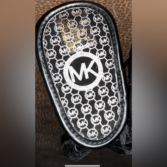 MICHAEL KORS BLACK VELVET BABY BOOTS BOOTIES WITH BLACK VELVET TIES BRAND NEW - Picture 3 of 5